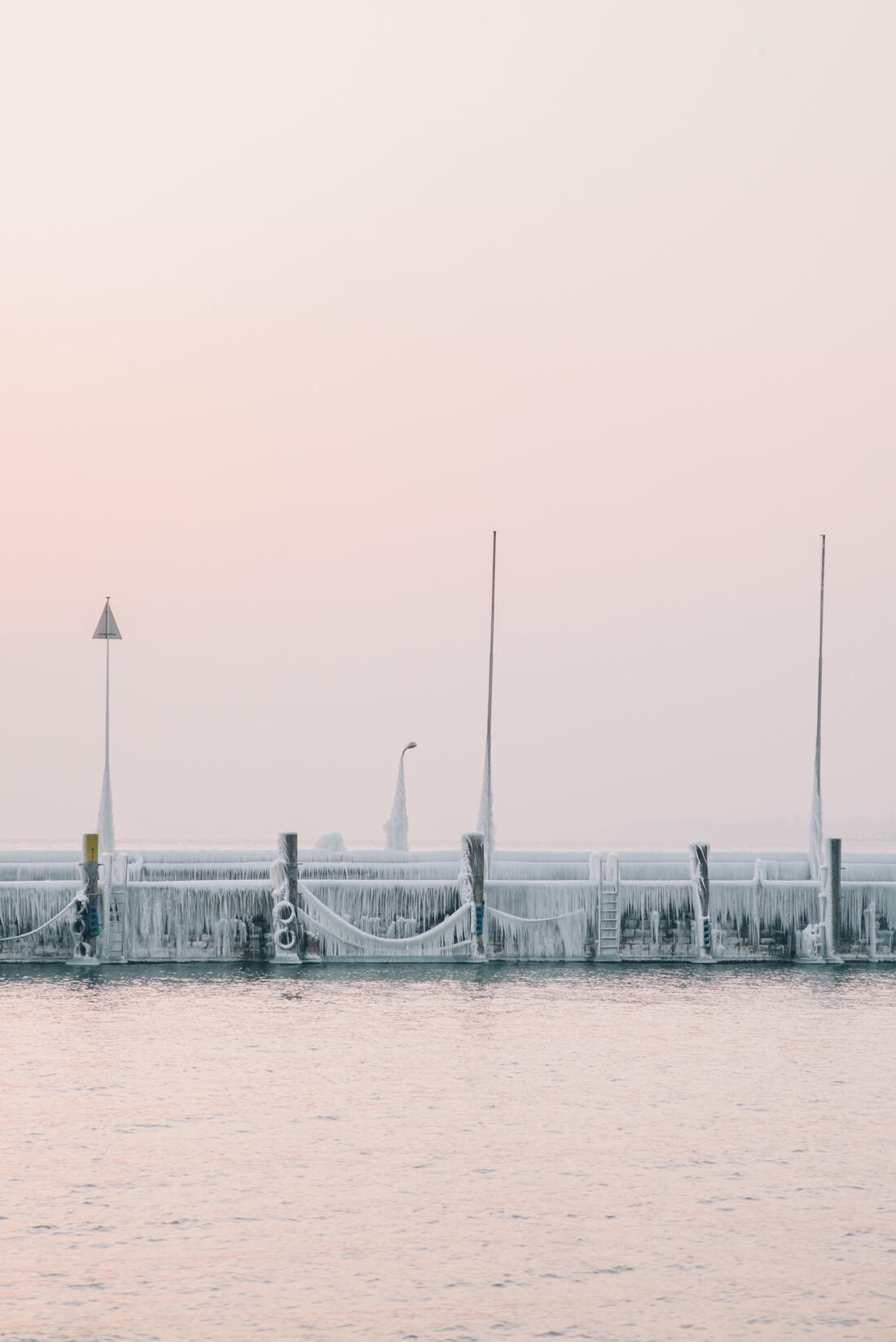 konstanz gefrorener hafen bodensee 0002 - Gefrorener Hafen in Konstanz