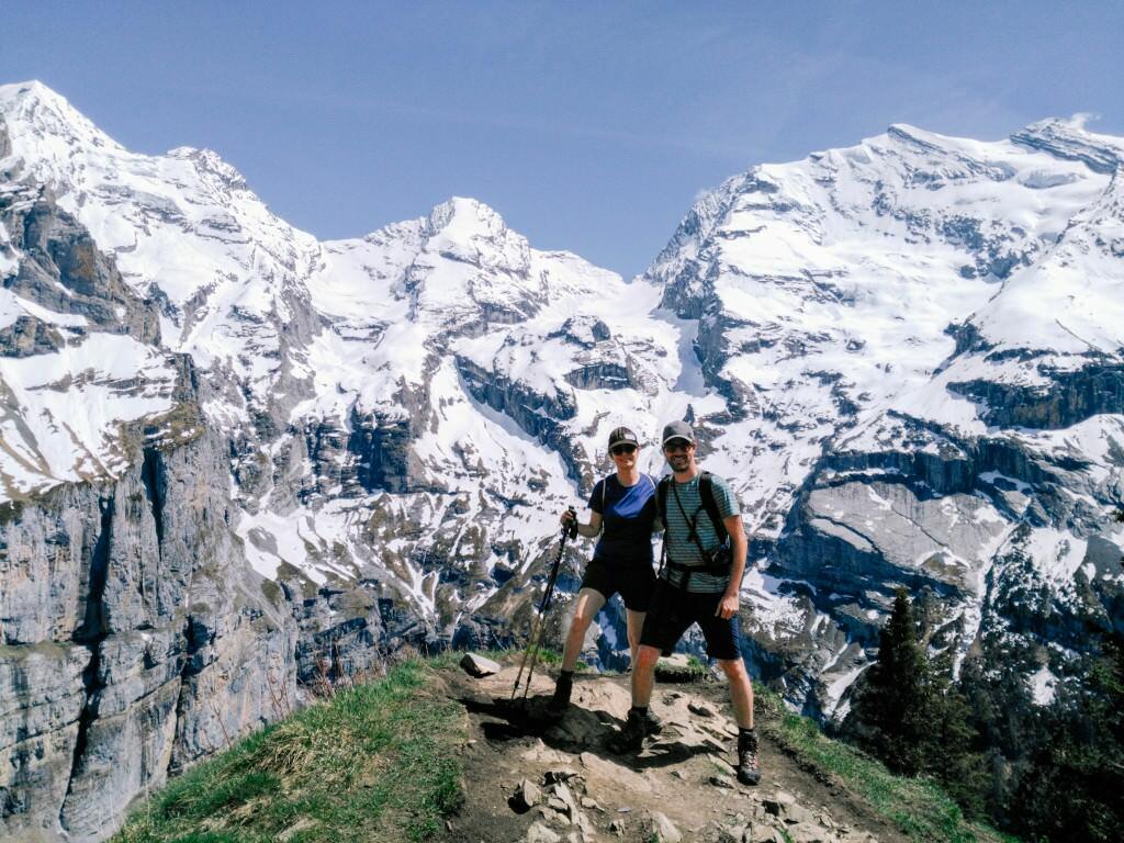 oeschienensee rundwanderweg panorama - Hiking at Oeschinensee (Switzerland)