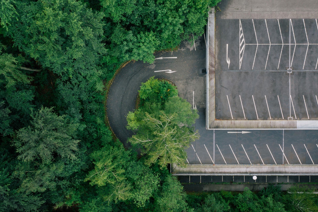 001 parkhaus universitaet konstanz luftaufnahmen - Aerial Shots of the Uni Konstanz Parking Garage – Lines in the Rainlight