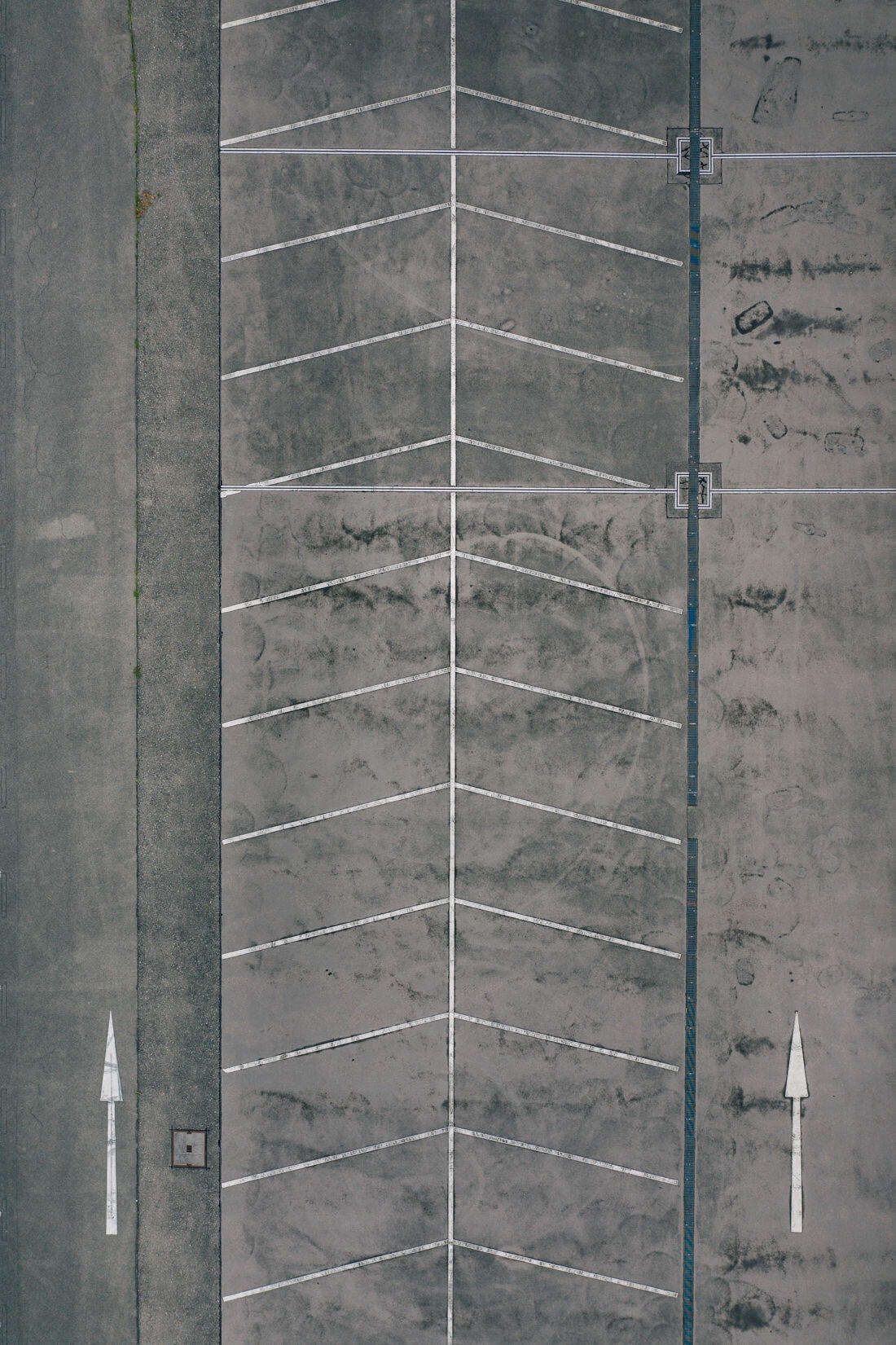 009 parkhaus universitaet konstanz luftaufnahmen - Aerial Shots of the Uni Konstanz Parking Garage – Lines in the Rainlight