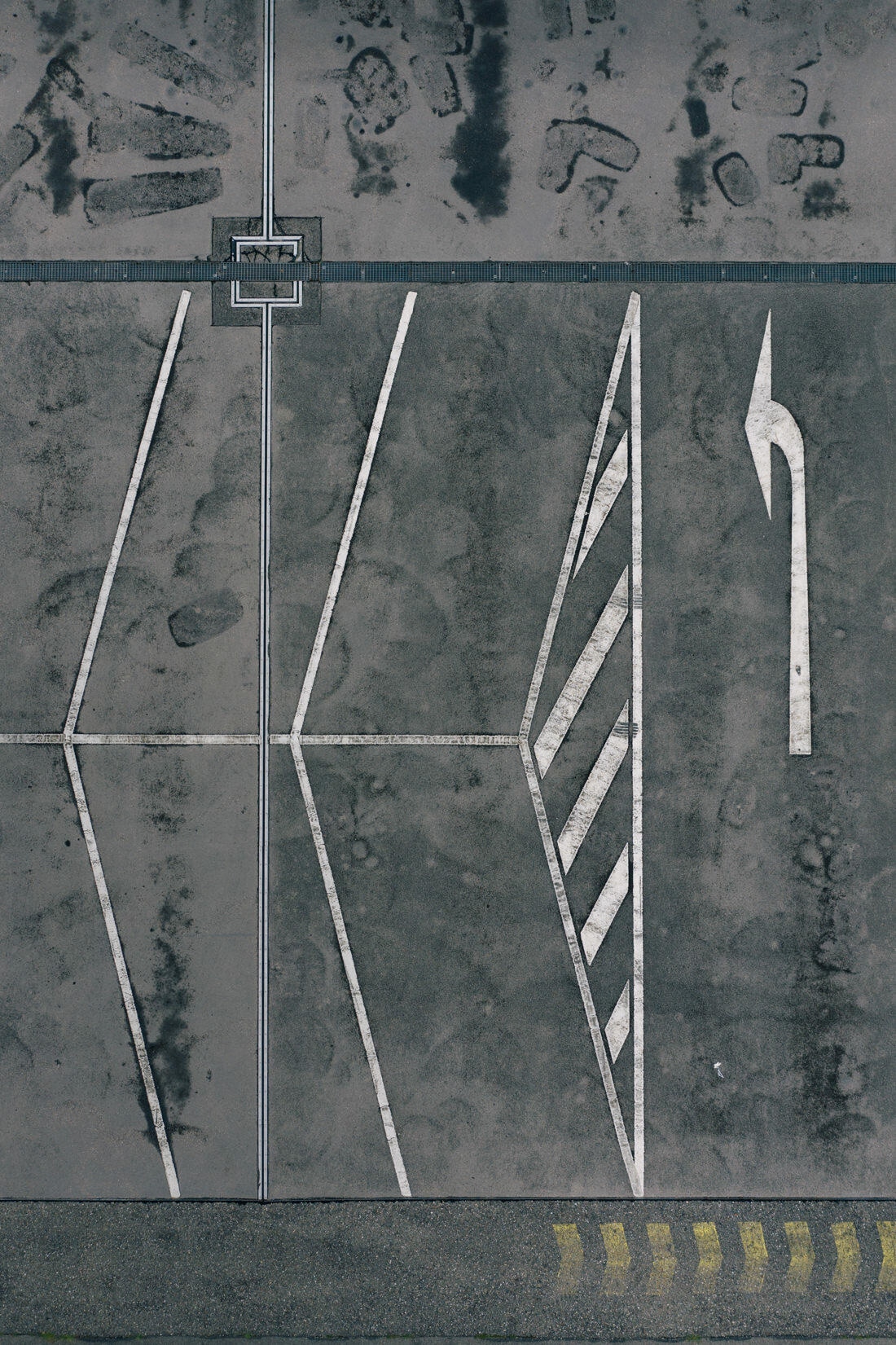 010 parkhaus universitaet konstanz luftaufnahmen - Aerial Shots of the Uni Konstanz Parking Garage – Lines in the Rainlight