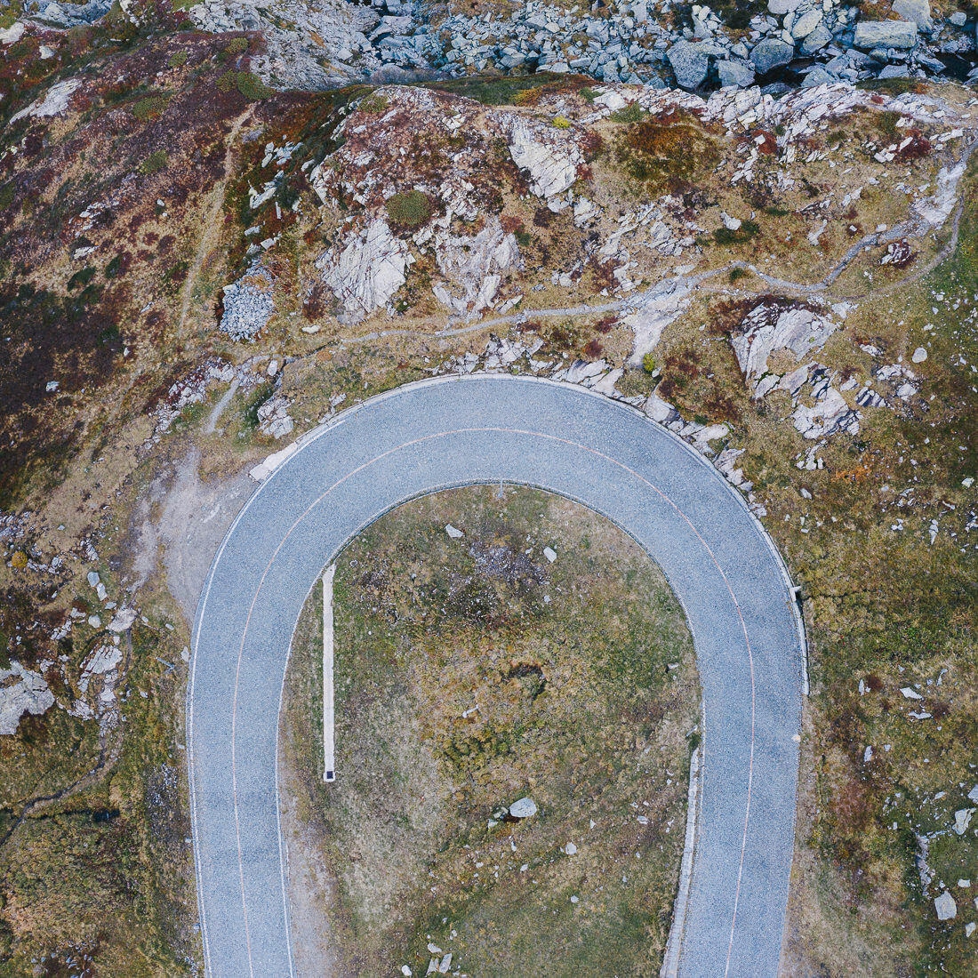007 luftaufnahme tremola drohne oltimer - Tremola – The Old Gotthard Pass Road