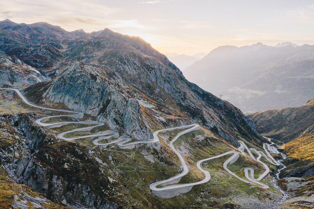 017 wandern tremola alpenpaesse luftaufnahme - Tremola – The Old Gotthard Pass Road