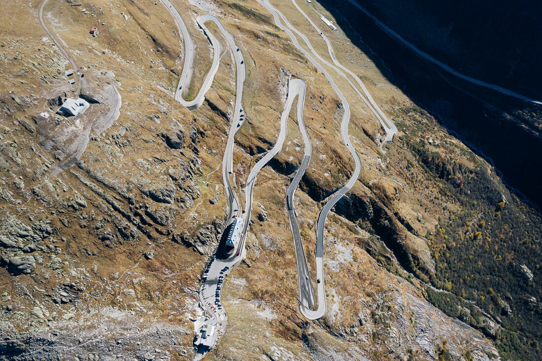 011 drohne furkapass rhonegletscher hotel - Tomas aéreas del Furkapass (Suiza)