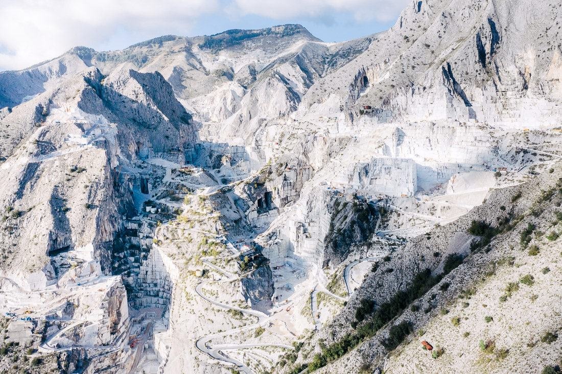 015 kaufensteinbruch carrara luftaufnahme mine - Marble Quarry in Carrara (Italy)