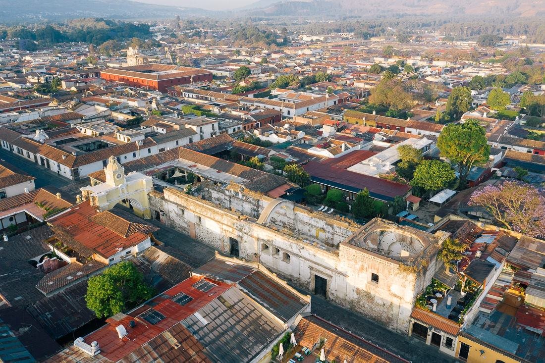 003 areal antigua luftaufnahme altstadt - Luftaufnahmen Antigua (Guatemala) - Vulkan und Kolonialzauber