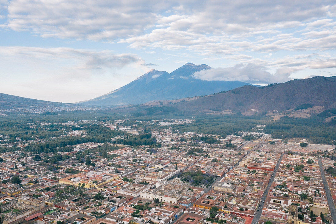 004 guatemala vulkan antigua hotel - Luftaufnahmen Antigua (Guatemala) - Vulkan und Kolonialzauber