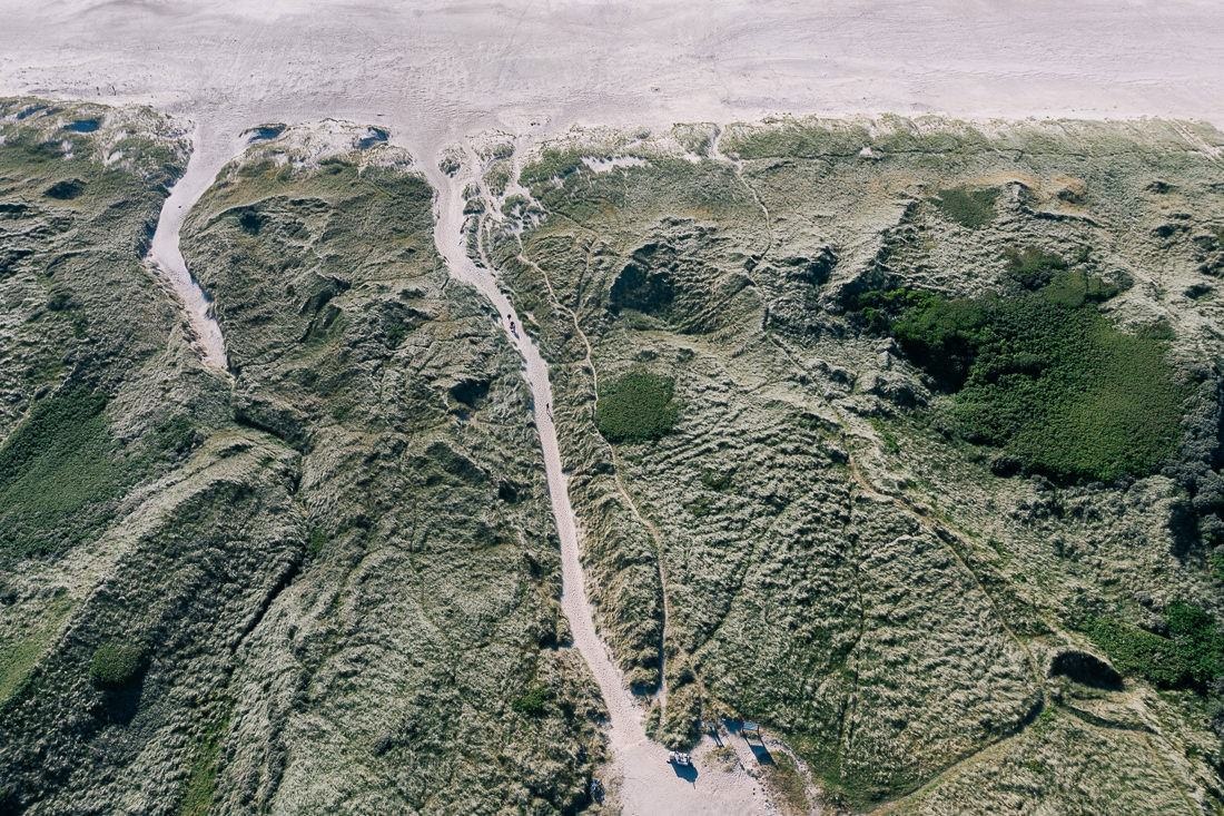 003 daenemark drohne strand luftaufnahmen - Aerial Views of Denmark’s Beaches – A Dance with Wind and Waves