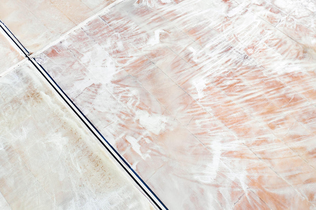 013 luftaufnahme salzfeld mittelmeer drohne kroatien - Salt Fields in Croatia – Sparkling Patterns from Above