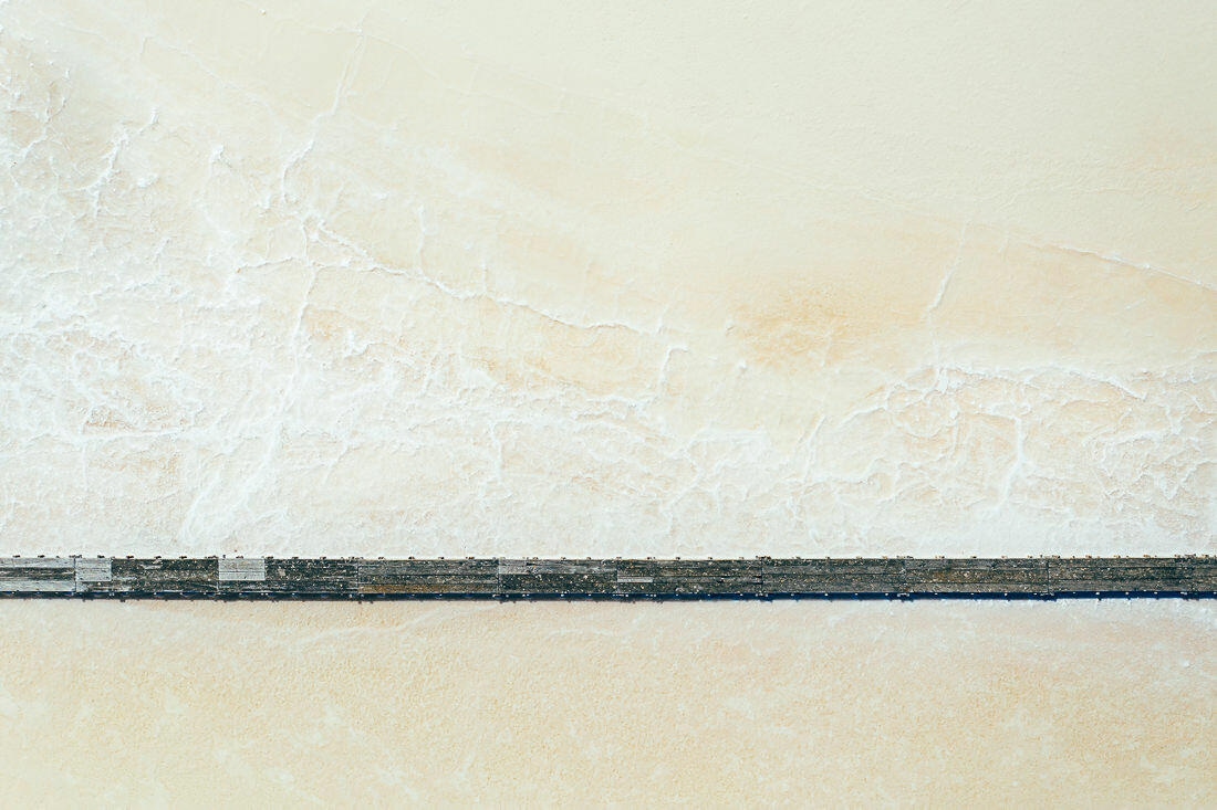 016 luftaufnahme salzfeld mittelmeer drohne kroatien - Salt Fields in Croatia – Sparkling Patterns from Above