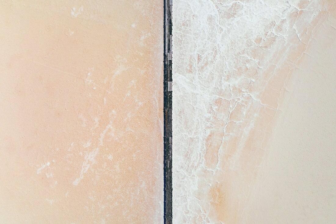 017 luftaufnahme salzfeld mittelmeer drohne kroatien - Salt Fields in Croatia – Sparkling Patterns from Above