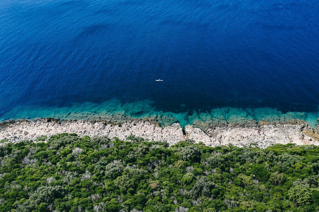 kroatien meer kueste drohne