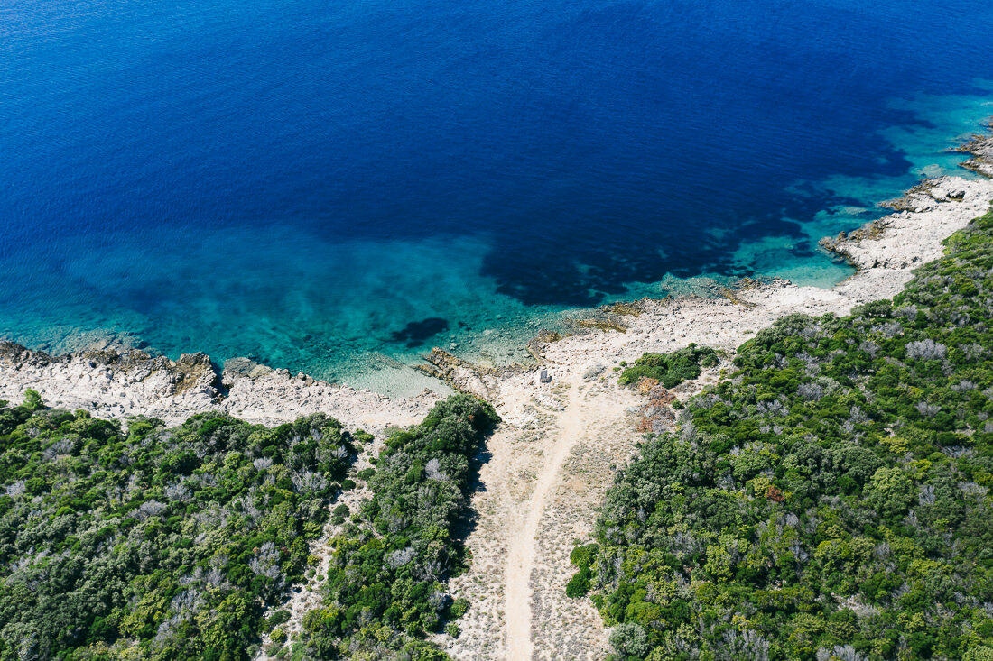 010 kroatien meer kueste drohne - Kroatiens Mittelmeerküste - Ein Sommer am Wasser