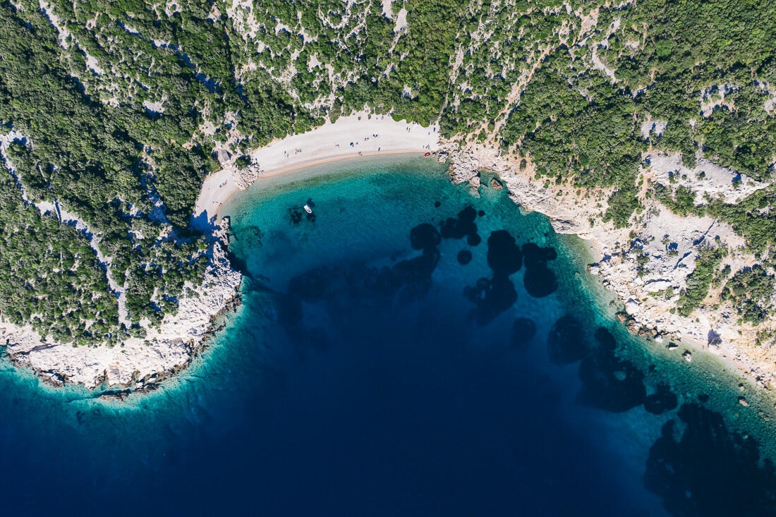 012 kroatien meer kueste drohne - Kroatiens Mittelmeerküste - Ein Sommer am Wasser