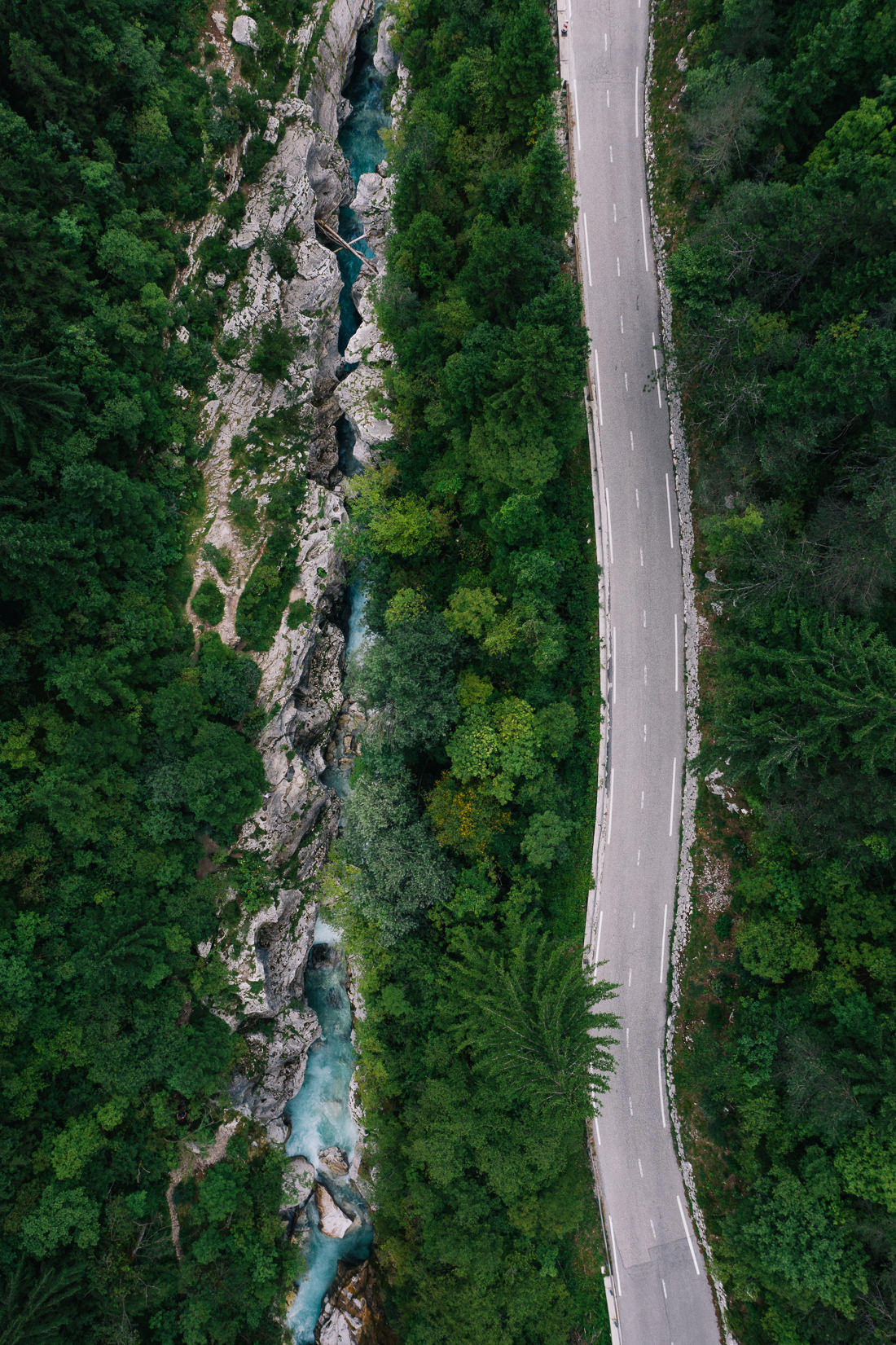 013 soca fluss slovenien wandern - The Soca Valley in Slovenia – Turquoise Waters and Peaks in Flight