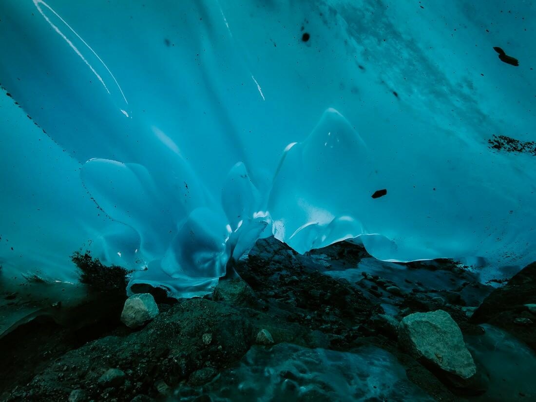 031 eishoehle aletschgletscher - Gletschertour zum Griesslisee und Aletschgletscher - Eis und Stille aus der Höhe