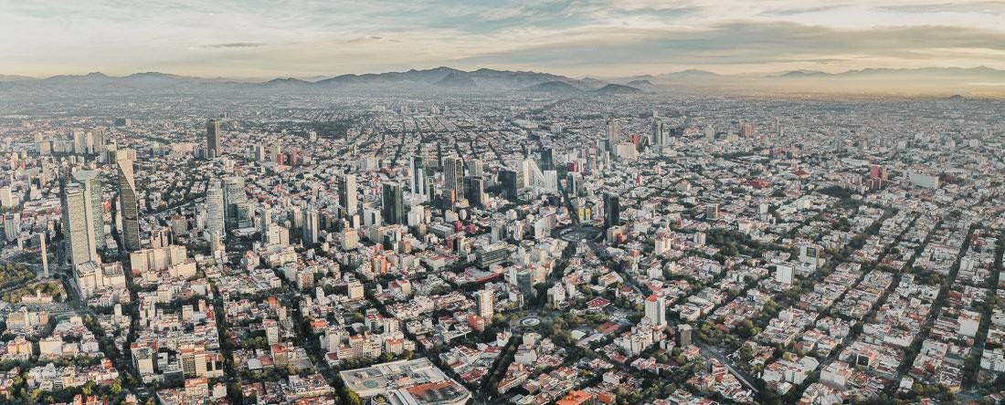 Vistas aéreas de Ciudad de México – Un baile entre la luz del amanecer y la noche