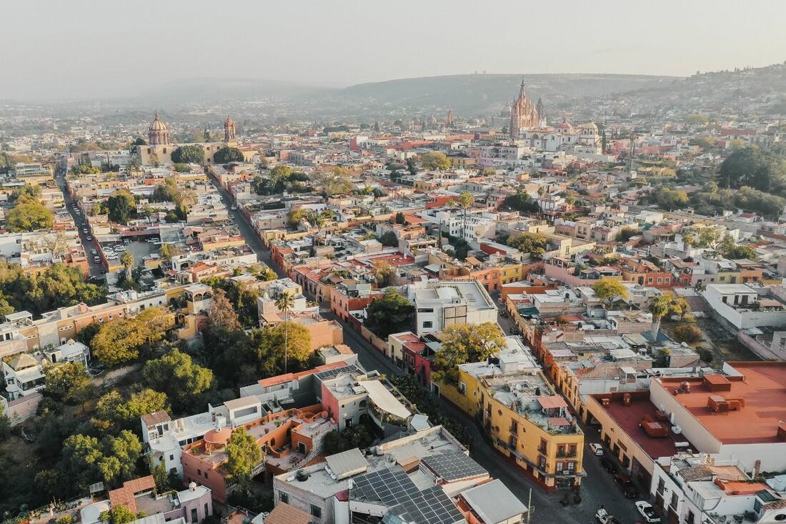 012 luftaufnahmen san miguel de allende drohne 1 - San Miguel de Allende desde el aire – Un juego de colores y luz