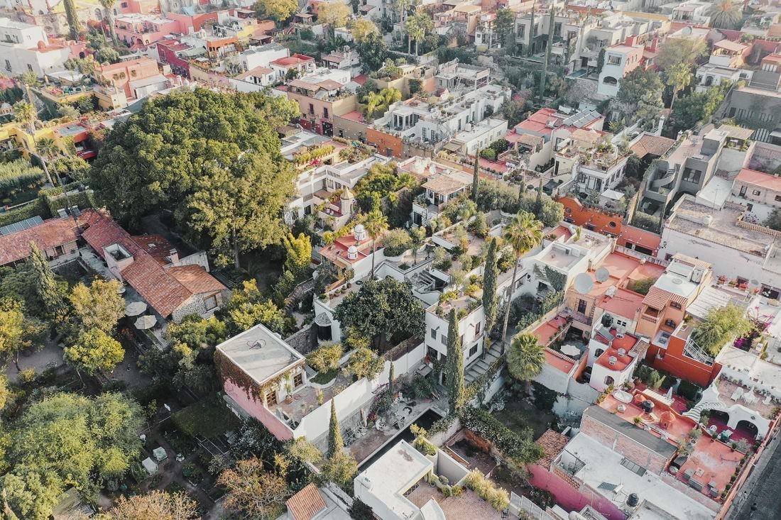 016 luftaufnahmen san miguel de allende drohne 1 - San Miguel de Allende desde el aire – Un juego de colores y luz