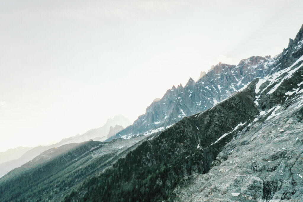 002 mont blanc gletscher drohne luftaufnahme 1024x682 - The Mont Blanc Glacier – A Morning in Golden Light