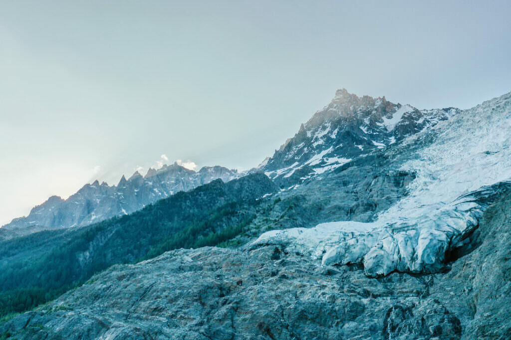 003 mont blanc gletscher drohne luftaufnahme 1024x682 - The Mont Blanc Glacier – A Morning in Golden Light