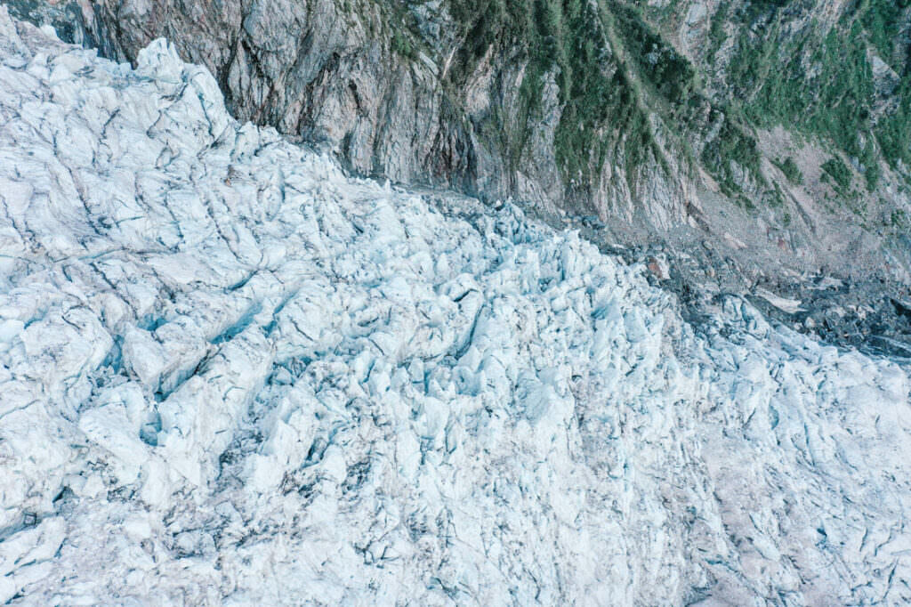 005 mont blanc gletscher drohne luftaufnahme 1024x682 - The Mont Blanc Glacier – A Morning in Golden Light