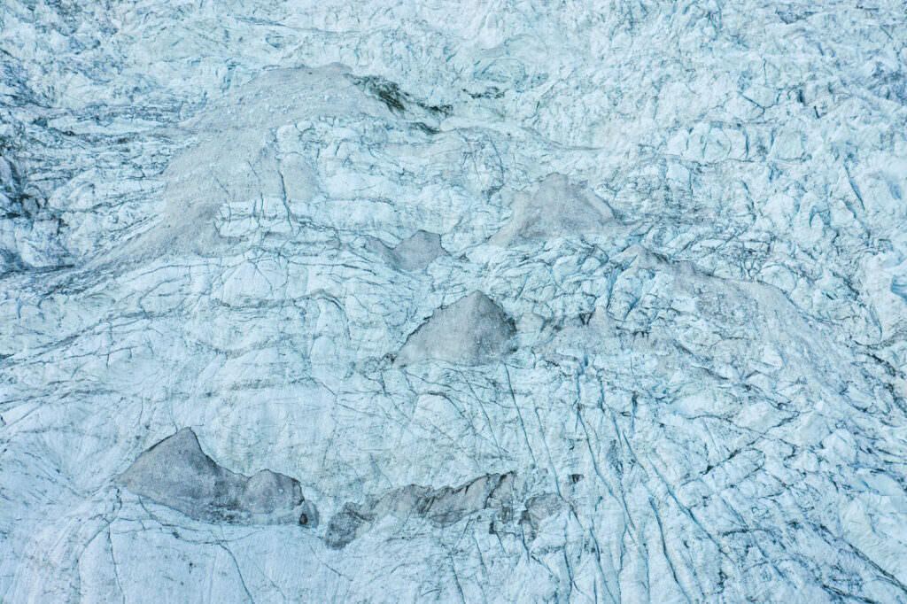 014 mont blanc gletscher drohne luftaufnahme 1024x682 - The Mont Blanc Glacier – A Morning in Golden Light