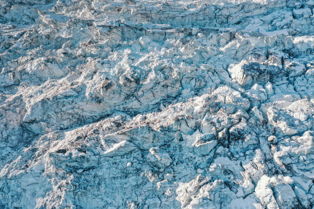 016 mont blanc gletscher drohne luftaufnahme 1024x682 - The Mont Blanc Glacier – A Morning in Golden Light