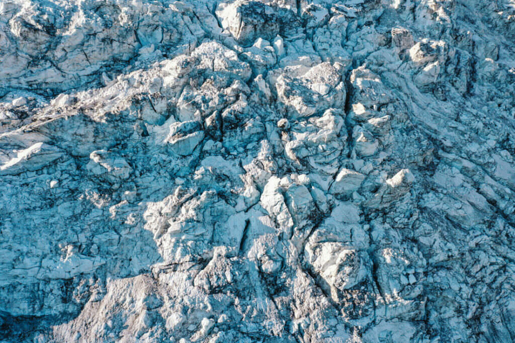 017 mont blanc gletscher drohne luftaufnahme 1024x682 - The Mont Blanc Glacier – A Morning in Golden Light