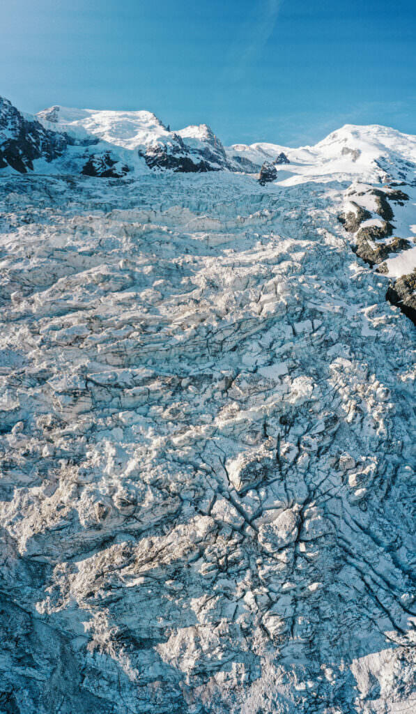 022 mont blanc gletscher drohne luftaufnahme 597x1024 - The Mont Blanc Glacier – A Morning in Golden Light