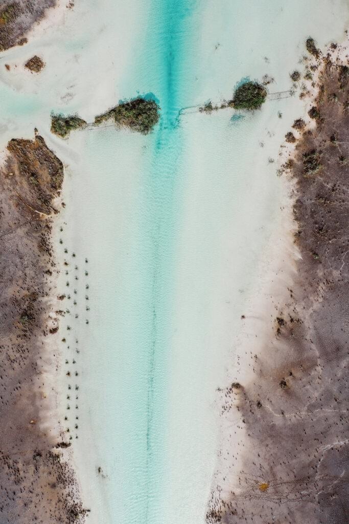020 bacalar lagune mexiko drohne 1 683x1024 - Die Piratenbucht von Bacalar – Ein Tanz aus Farben und Geschichte
