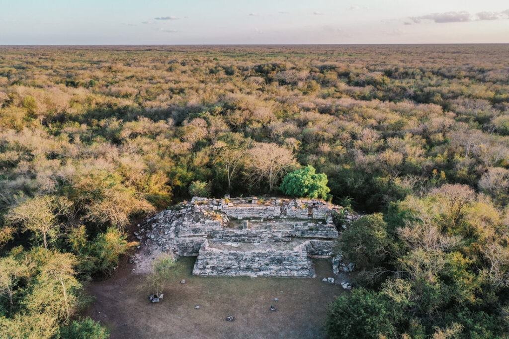 008 mexiko tempel yucatan 1024x682 - Alte Tempel und die gelbe Stadt Izamal – Yucatán aus der Höhe