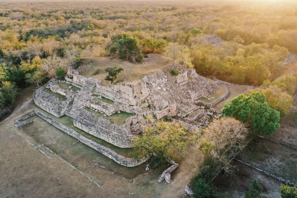 010 mexiko tempel yucatan 1024x682 - Alte Tempel und die gelbe Stadt Izamal – Yucatán aus der Höhe