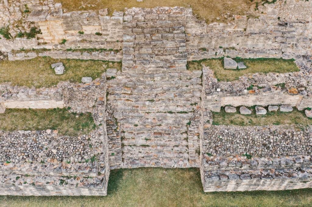 011 mexiko tempel yucatan 1024x682 - Alte Tempel und die gelbe Stadt Izamal – Yucatán aus der Höhe