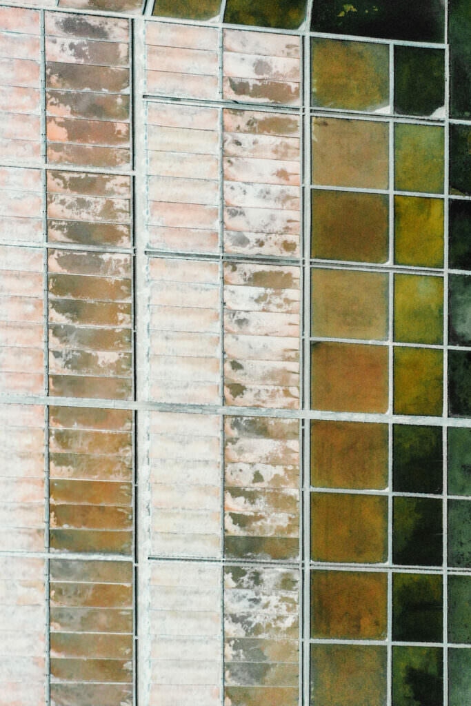 013 aveiro salzfelder portugal drohne 683x1024 - Salt Fields of Aveiro: A Play of Color and Structure