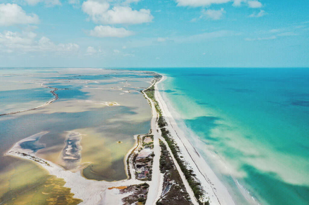 013 strand yucatan salzfelder elcuyo 1024x682 - Yucatán desde el cielo – Donde la playa y los colores bailan 013 strand yucatan salzfelder elcuyo 1024x682 - Yucatán desde el cielo – Donde la playa y los colores bailan