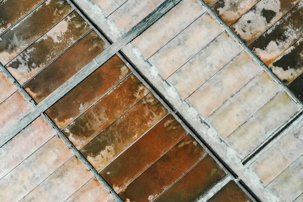 014 aveiro salzfelder portugal drohne 1024x682 - Salt Fields of Aveiro: A Play of Color and Structure