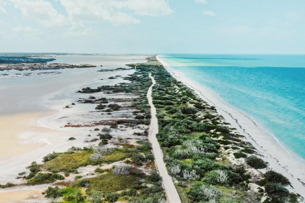 019 strand yucatan salzfelder elcuyo 1024x682 - Yucatán desde el cielo – Donde la playa y los colores bailan 019 strand yucatan salzfelder elcuyo 1024x682 - Yucatán desde el cielo – Donde la playa y los colores bailan