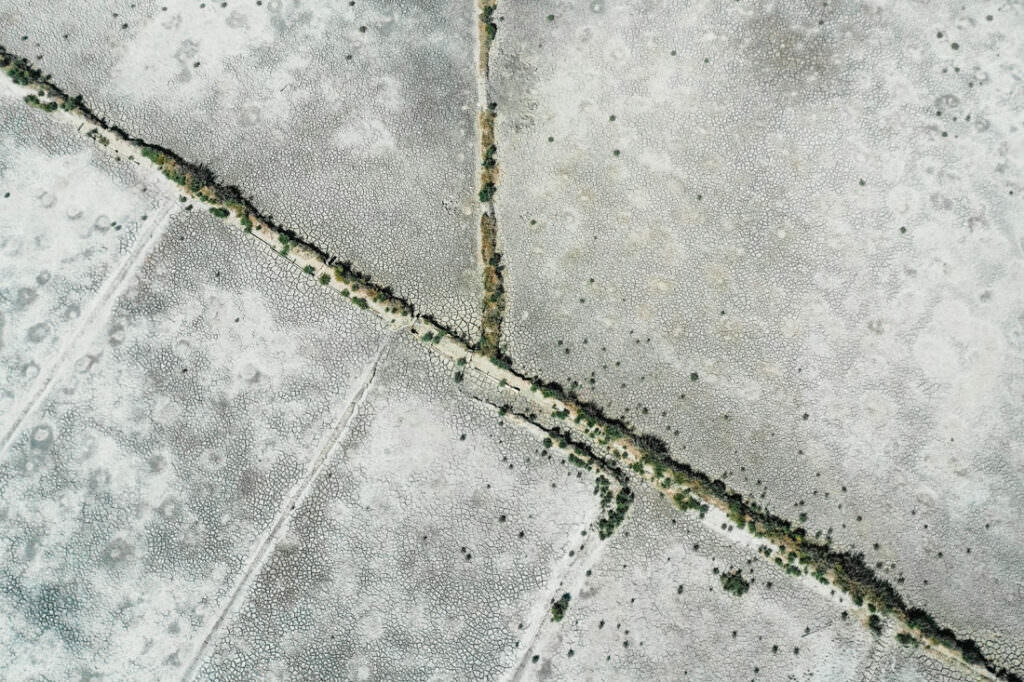 026 aveiro salzfelder portugal drohne 1024x682 - Salt Fields of Aveiro: A Play of Color and Structure
