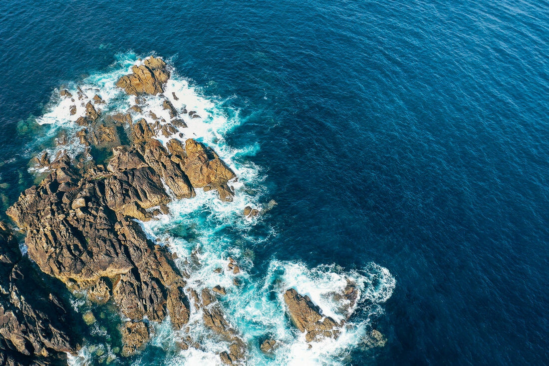 001 galizien kueste drohne luftaufnahme - Drone Images of the Northern Galician Coast – Rugged Beauty from the Air