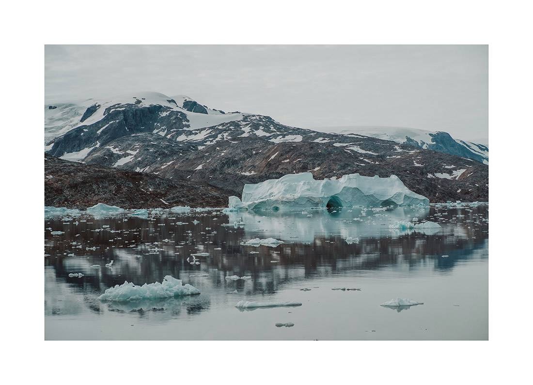 greenland i2v 0017 web 1 - Grönland 14 - Drohnenflug auf majestätischen Eisberg in den klaren Gewässern Südgrönlands