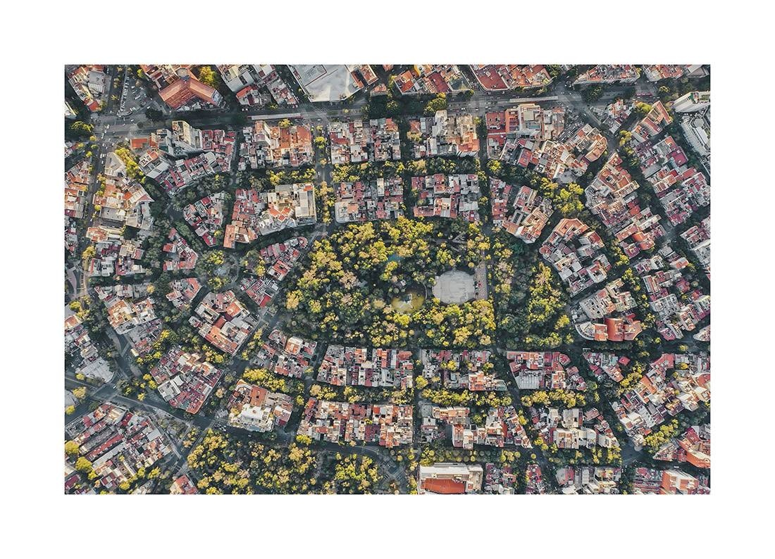 mexicocity i2v 0006 web - Mexiko 02 - Seitlicher Drohnenflug über den smaragdgrünen Ovalpark von Condesa