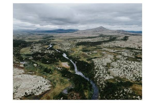 norway i2v 0006 web 600x400 - Norwegen 04 - Luftansicht eines unberührten Flusses