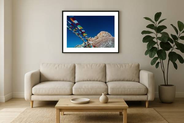 Tibet 10 - Bunte tibetische Gebetsfahnen im Wind vor majestätischer Bergkulisse tibet i2v 0010 wall 600x400 - Tibet 10 - Bunte tibetische Gebetsfahnen im Wind vor majestätischer Bergkulisse