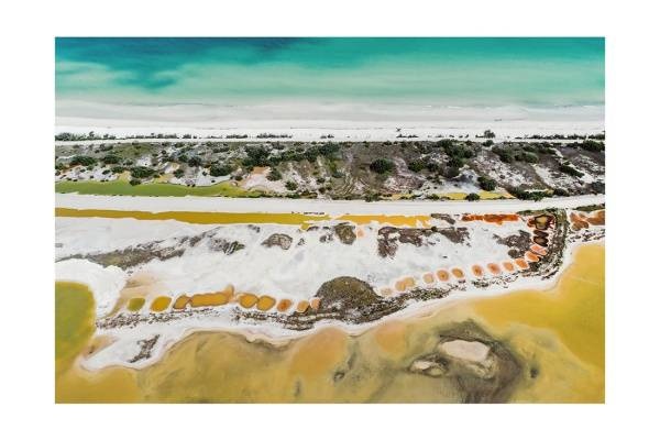 yucatan i2v 0007 web 600x400 - Karibik 07 - Drohnenaufnahme von El Cuyo Strand und bunten Lagunen, Yucatán
