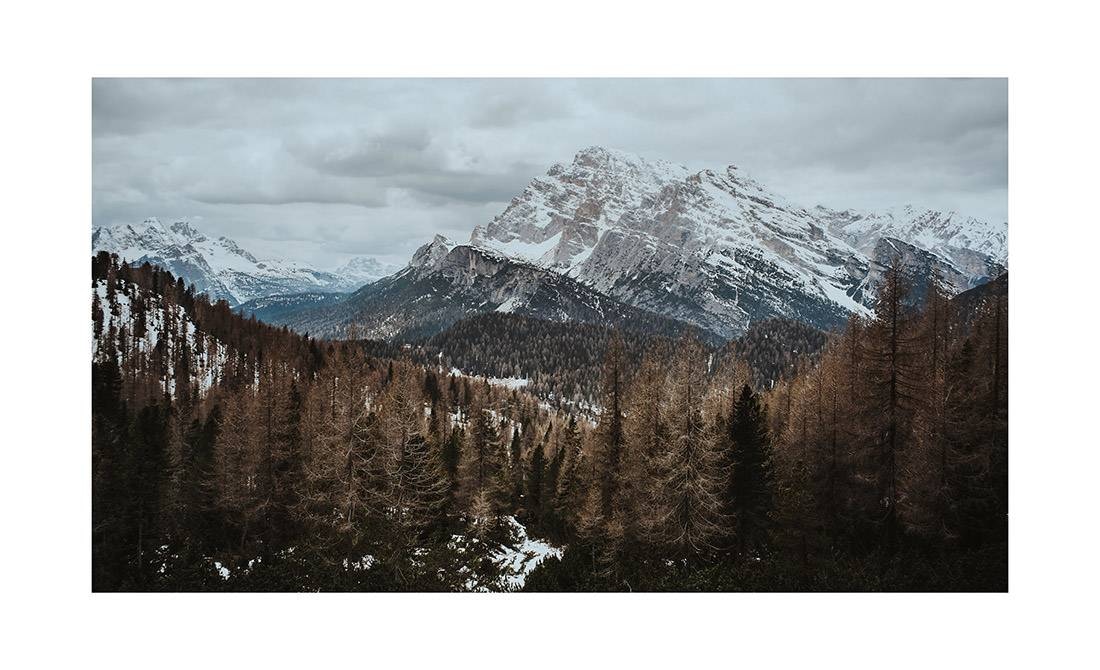 dolomiten i2v 0001 web - Dolomiten 01 - Majestätischer Winterblick auf die Dolomiten in stiller Pracht