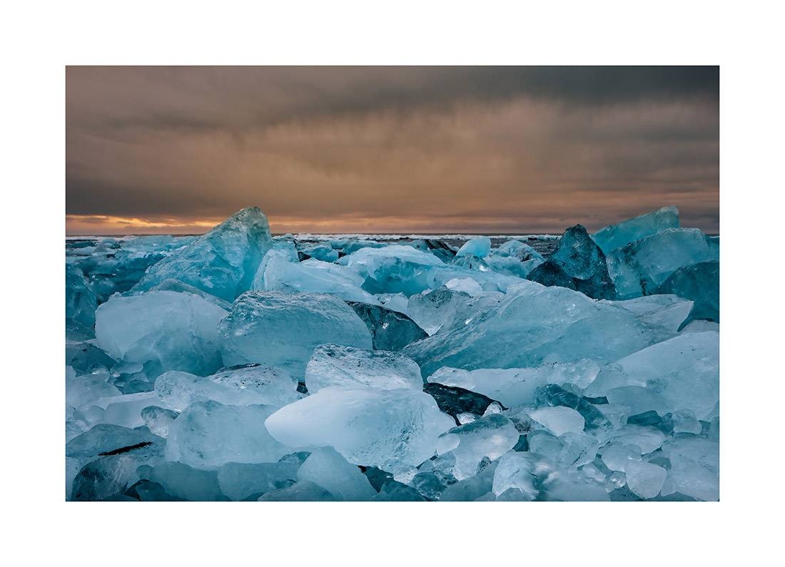 Island 02 - Eis-Diamanten auf dem schwarzen Sandstrand von Jökulsárlón bei Sonnenuntergang island 0002 web - Island 02 - Eis-Diamanten auf dem schwarzen Sandstrand von Jökulsárlón bei Sonnenuntergang