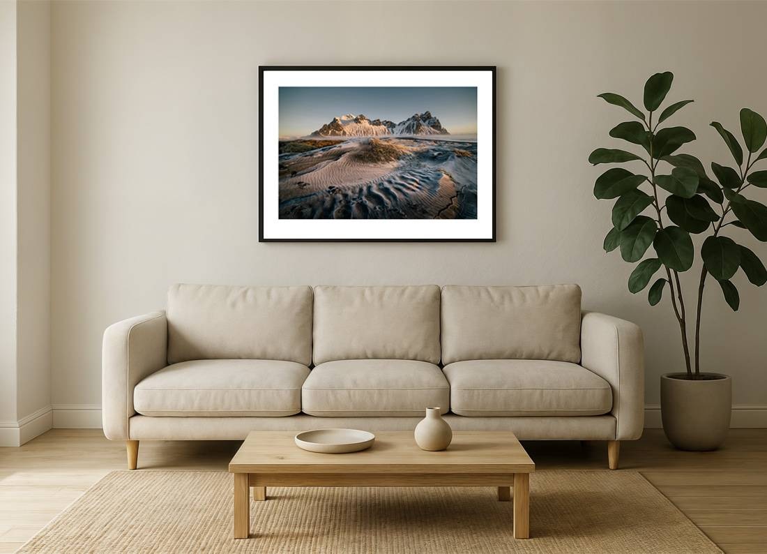 island 0011 wall - Island 11 - Sonnenaufgang am Vestrahorn – Schwarzer Sand und goldenes Licht