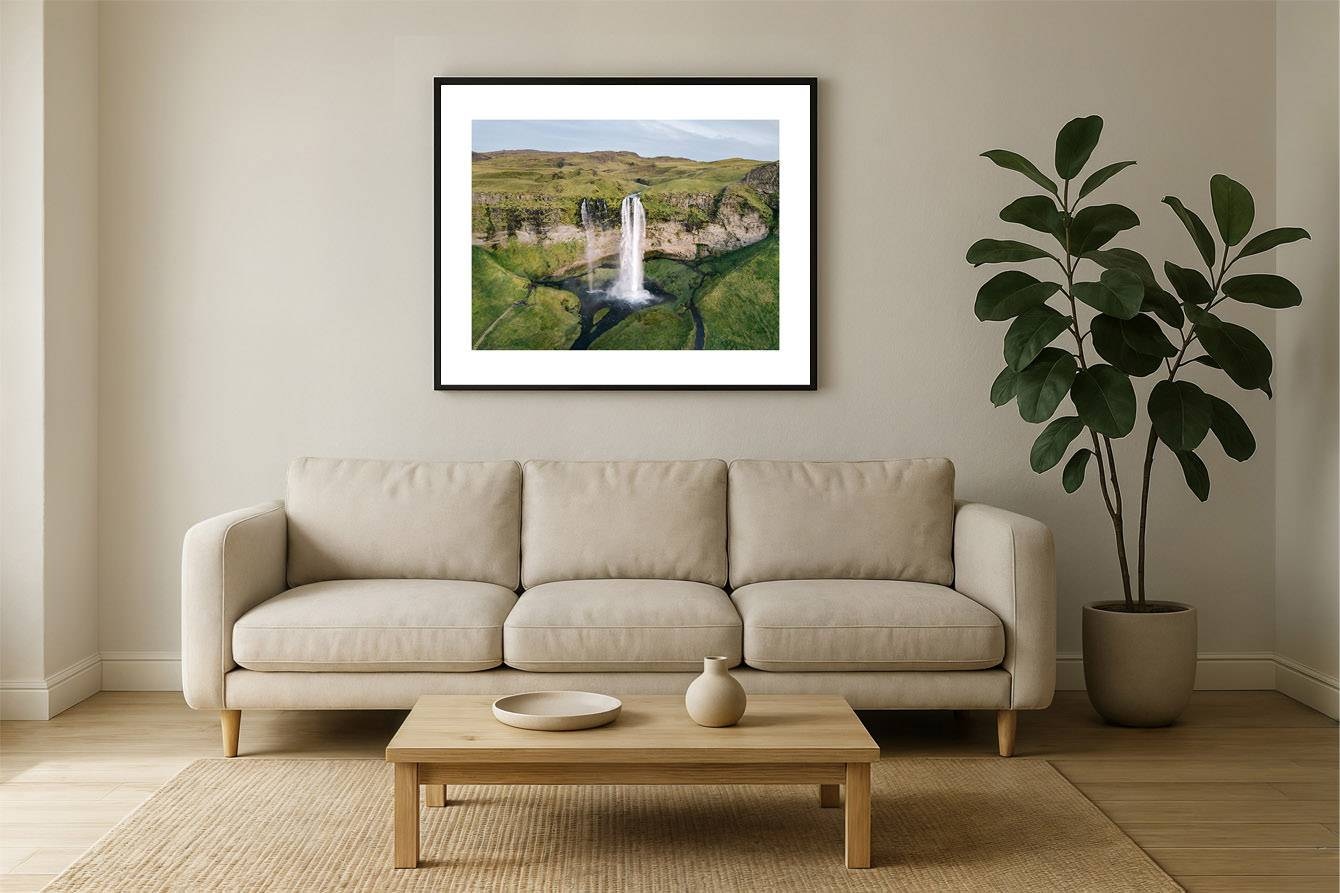 island 0012 wall - Island 12 - Luftbild des Seljalandsfoss aus der Vogelperspektive