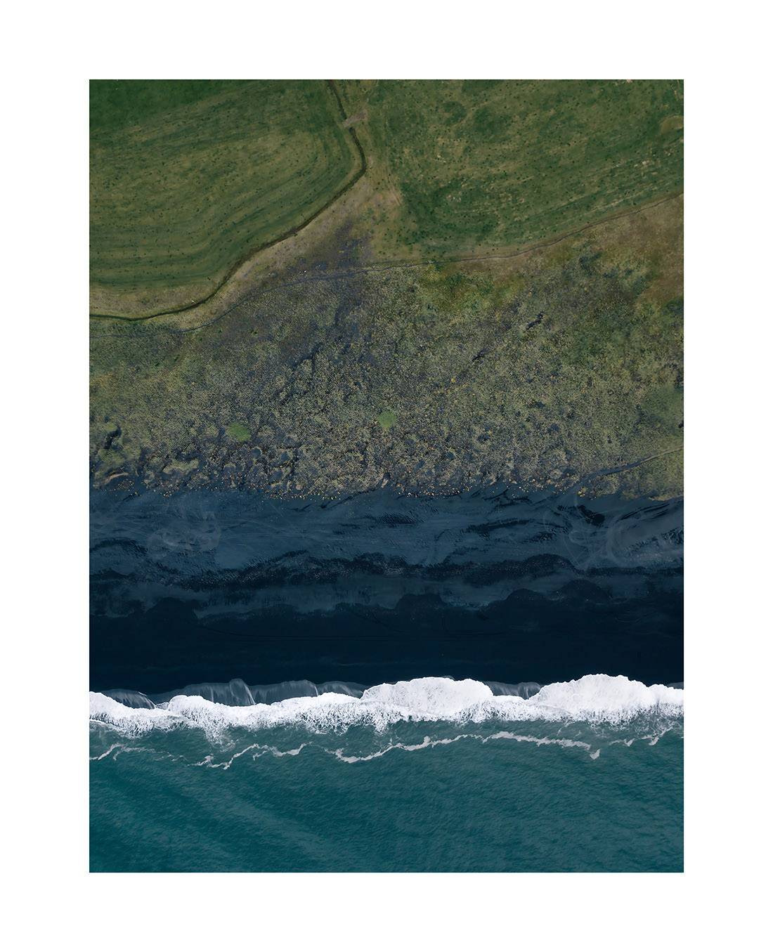 island 0015 web - Island 15 - Dramatische Begegnung von schwarzem Sand und Atlantik
